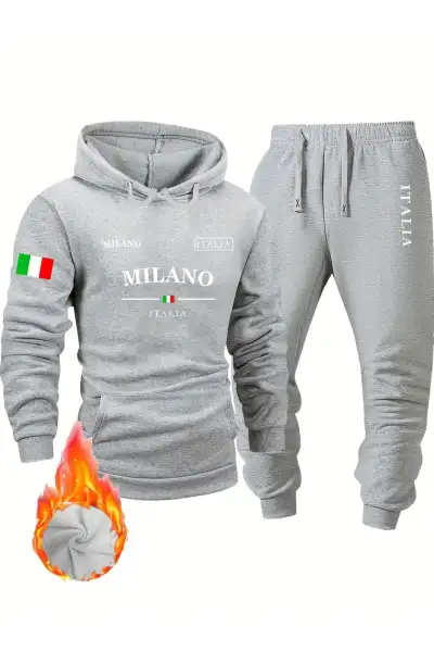 ست سویشرت ورزشی مردانه با حرف میلان و پرچم، شامل سویشرت کلاهدار و شلوار ورزشی - 12048 ست سویشرت ورزشی مردانه با حرف میلان و پرچم، شامل سویشرت کلاهدار و شلوار ورزشی - 12048
