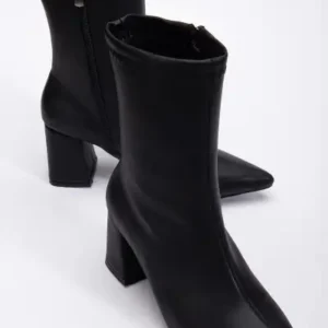 بوت زنانه ونسا رنگ مشکی با نوک تیز و پاشنه متوسط - 12843