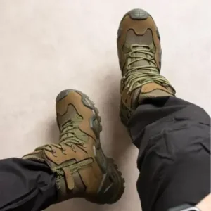 بوت چرم تاکتیکال/در فضای باز چهار فصل با زیپ و بند برای فصل زمستان، مدل کمر بلند به رنگ خاکی، سایز 39 - 12212