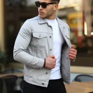 تی‌شرت مردانه با یقه‌پولویی، شلوار جین اسلیم فیت، کت جین خاکستری - 12881