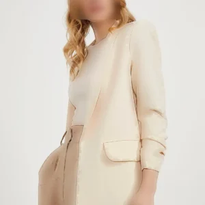 ژاکت بلیزر زنانه با آستین‌های جمع‌شده به رنگ بژ مناسب فصول مختلف - 11880
