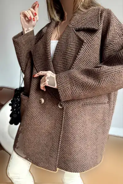 کاپشن کوتاه مدل پفی با الگوی ماهی‌پرانی به رنگ قهوه‌ای و سیاه، سایز استاندارد و آستر دار - 12387