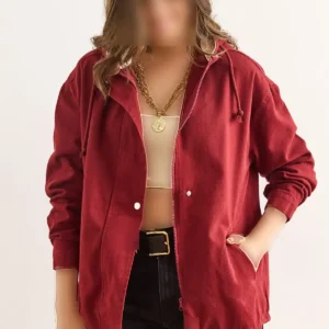 کت زنانه جیب‌دار قرمز مایل به قهوه‌ای با جزئیات زیپ و دکمه‌ای، پارچه گاباردین - 11894