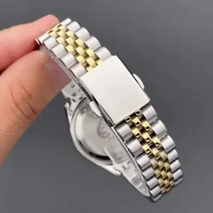 ساعت مچی زنانه با بند استیل طلایی نقره‌ای و رنگ سبز، با مقاومت در برابر آب تا عمق ۳ اتمسفر - 12137