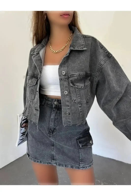 ژاکت دنیم زنانه با دو جیب و برش لیزری مدل ZYN-58394 - 11878