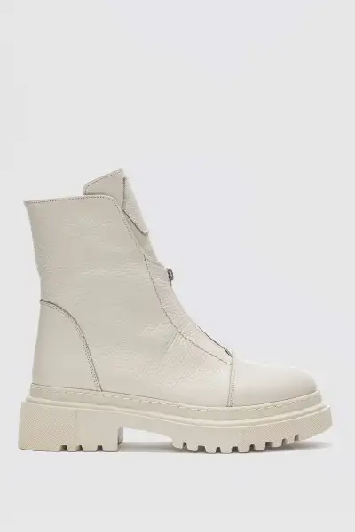 بوت زنانه کچک با نوک گرد از چرم اصل با زیپ در جلوی کفش - رنگ کرم - 11946 بوت زنانه کچک با نوک گرد از چرم اصل با زیپ در جلوی کفش - رنگ کرم - 11946