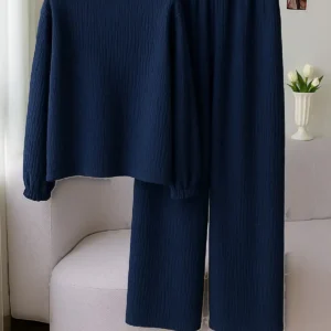 ست لباس شامل پیراهن آبی تیره با دکمه‌های جلویی و شلوار راسته. - 11930