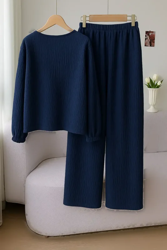 ست لباس شامل پیراهن آبی تیره با دکمه‌های جلویی و شلوار راسته. - 11930