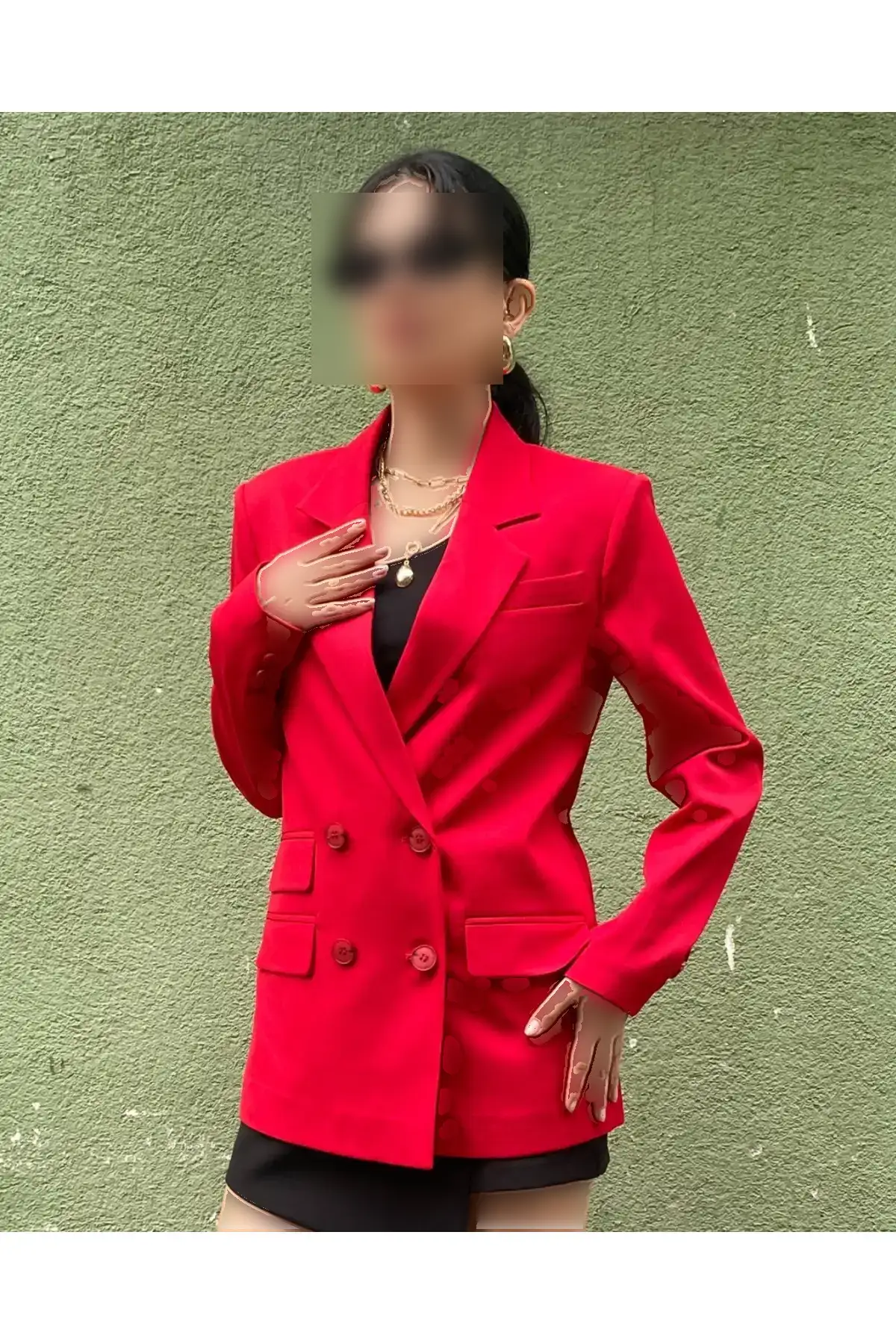 بلزر کمرنگ زنانه با جزئیات دکمهای و طراحی آویزان به رنگ قرمز - 11861 بلزر کمرنگ زنانه با جزئیات دکمهای و طراحی آویزان به رنگ قرمز - 11861