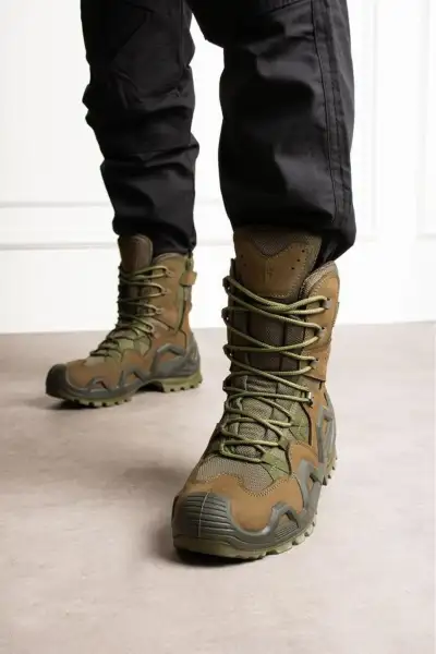 بوت چرم تاکتیکال/در فضای باز چهار فصل با زیپ و بند برای فصل زمستان، مدل کمر بلند به رنگ خاکی، سایز 39 - 12212 بوت چرم تاکتیکال/در فضای باز چهار فصل با زیپ و بند برای فصل زمستان، مدل کمر بلند به رنگ خاکی، سایز 39 - 12212