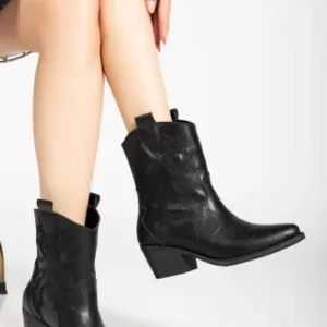 بوت کوتاه زنانه کد M0012 از چرم مصنوعی مشکی با گلدوزی مشکی - 12852