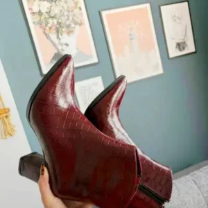 بوت زنانه کلاسیک کروکودیل با پنجه تیز و پاشنه عریض و زیپ جانبی - 12455