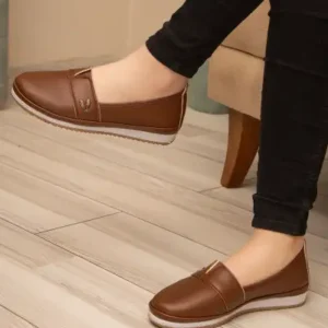 کفش بالشتکی روزمره زنانه با زیره نرم و طراحی لیزر روی چرم با قفل‌دار - 12734