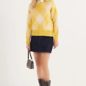 بلوز زرد طرح‌دار یقه گرد تنگ زنانه - 11789