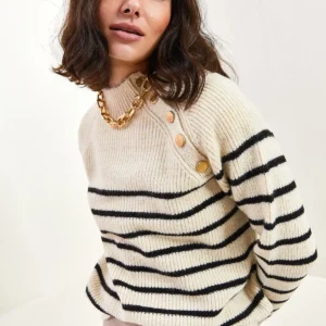 ژاکت زنانه یقه نیمه باله‌ای با جزئیات دکمه روی شانه - 11788