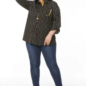 شومیز سیاه با یقه و جیب طرح دار گلدار برای سایز بزرگ و آستین ترک‌دار - 12512