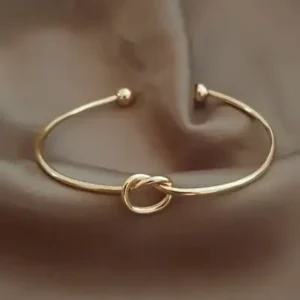 دستبند براق زنانه با حلقه گره‌ای طلایی - 12064