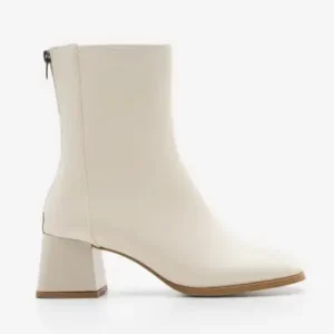 چکمه‌های پاشنه‌بلند زنانه با نوک پهن و زیپ پشتی نایس رنگ کرمی - 12850