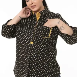 شومیز سیاه با یقه و جیب طرح دار گلدار برای سایز بزرگ و آستین ترک‌دار - 12512