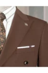 ست کت و شلوار قهوه‌ای با طراحی ایتالیایی و کراوزه T14084 - 13355