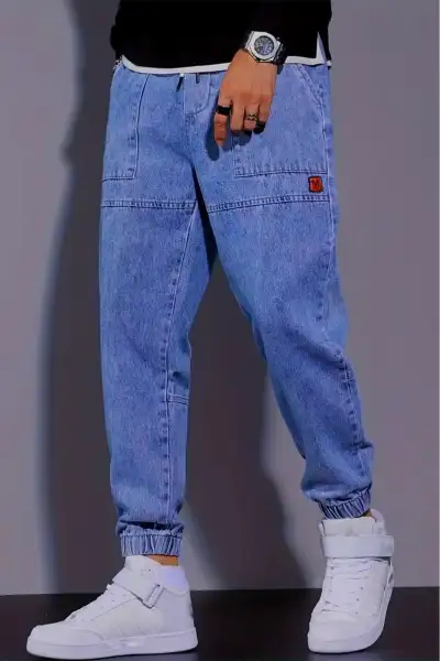 شلوار جین مردانه کمر کشی با بند و برش جاگر شلوار جین مردانه کمر کشی با بند و برش جاگر