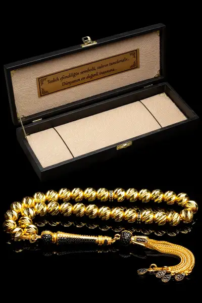 تسبیح نقرهای طلای 24 عیار روکش شده با گواهی، با اندازه دانههای 7.5 میلیمتر و وزن 30 گرم، با برش کروی - 13336 تسبیح نقرهای طلای 24 عیار روکش شده با گواهی، با اندازه دانههای 7.5 میلیمتر و وزن 30 گرم، با برش کروی - 13336