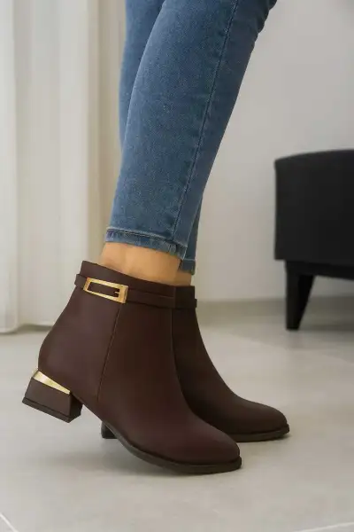 بوت ترند 2026 زنانه با نوک تیز و پاشنه بلند دارای زیپ جانبی و قفل