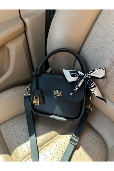 کیف زنانه مشکی با جزئیات زینتی و شال قابل تنظیم برای دستی و دوشی - 13148 کیف زنانه مشکی با جزئیات زینتی و شال قابل تنظیم برای دستی و دوشی - 13148