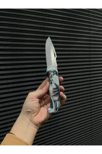 چاقوی طرح گرگ ساخته شده از فولاد آب دیده