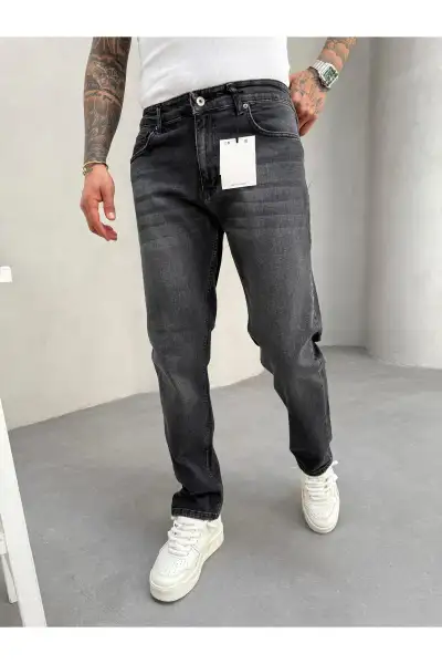 شلوار جین معمولی فیت با کش و سنگشور شده آنتراسیتی شلوار جین معمولی فیت با کش و سنگشور شده آنتراسیتی