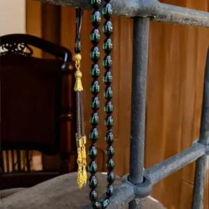 تسبیح کهربا سبز هدیه مردانه با نقش و نگار - 13334