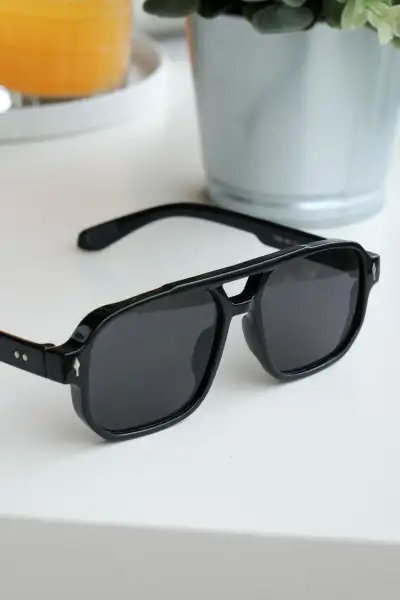 عینک آفتابی UV400 مشکی رویال پلاریزه عینک آفتابی UV400 مشکی رویال پلاریزه