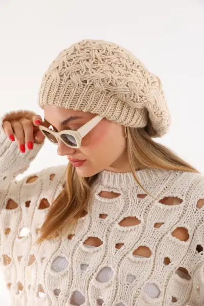 کلاه گرافیکی زنانه دو لایه بژ - 13321 کلاه گرافیکی زنانه دو لایه بژ - 13321