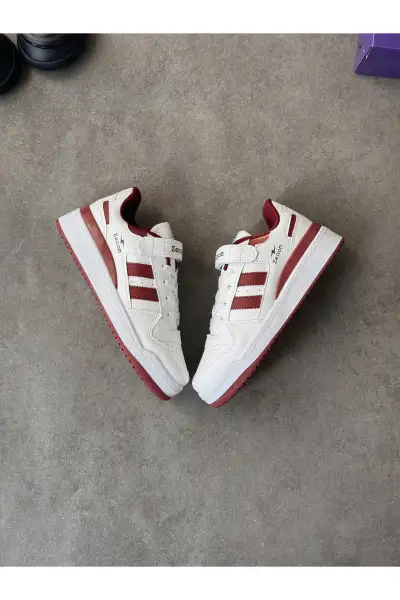 کفش ورزشی سفید و قرمز زنوم اورجینال کفش ورزشی سفید و قرمز زنوم اورجینال