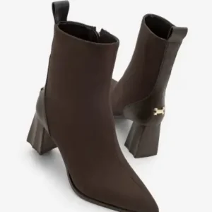 بوت پاشنه‌ بلند زنانه نوک تیز و پاشنه پهن به رنگ قهوه‌ای ترک