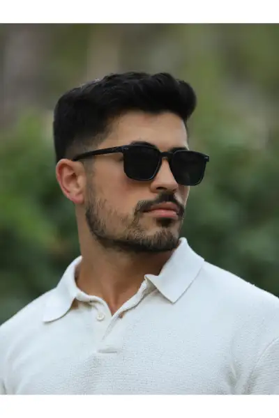 عینک آفتابی آنالر UV400سیاه با قاب مات و شیشه مشکی عینک آفتابی آنالر UV400سیاه با قاب مات و شیشه مشکی