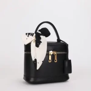 کیف دستی و دوشی زنانه مشکی مدل ملینا با فرم مستطیلی و بند کج - 13146